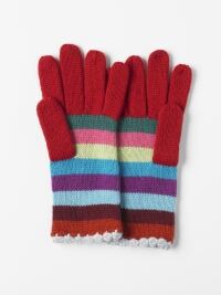 Schoolchildren collect gloves for homeless