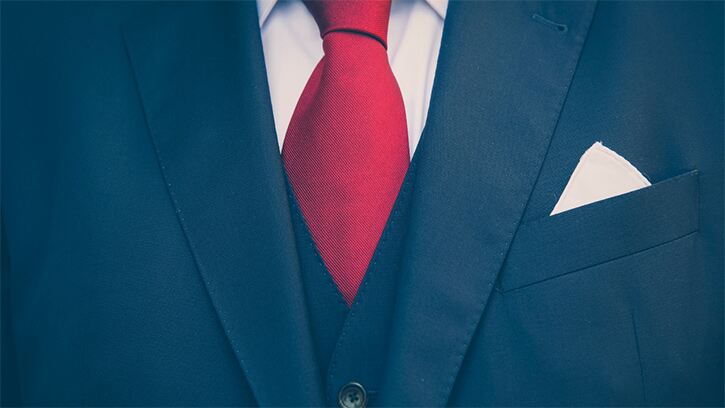 What colour tie should you wear to an interview? Navy suit with white shirt and red tie